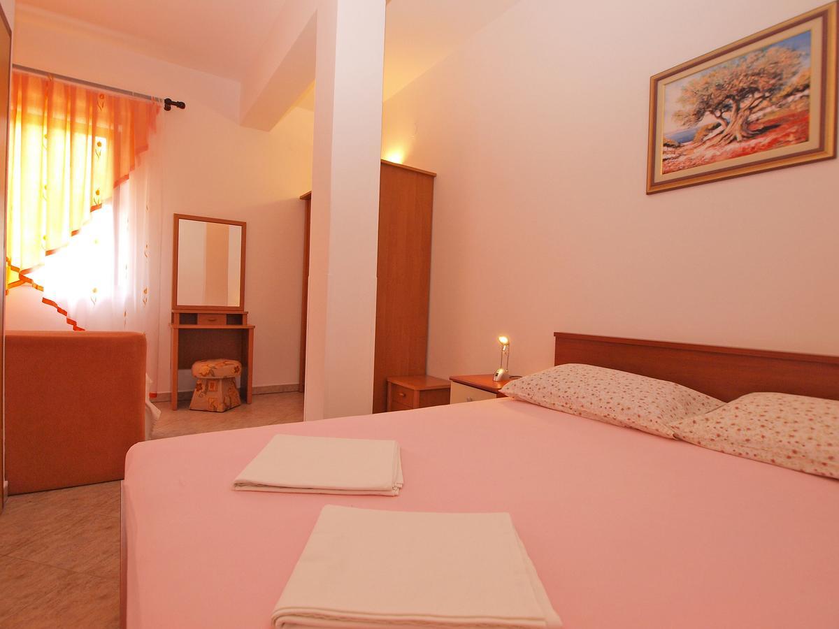 Apartments Slavka 1155 Pula Luaran gambar