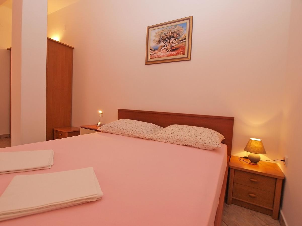 Apartments Slavka 1155 Pula Luaran gambar