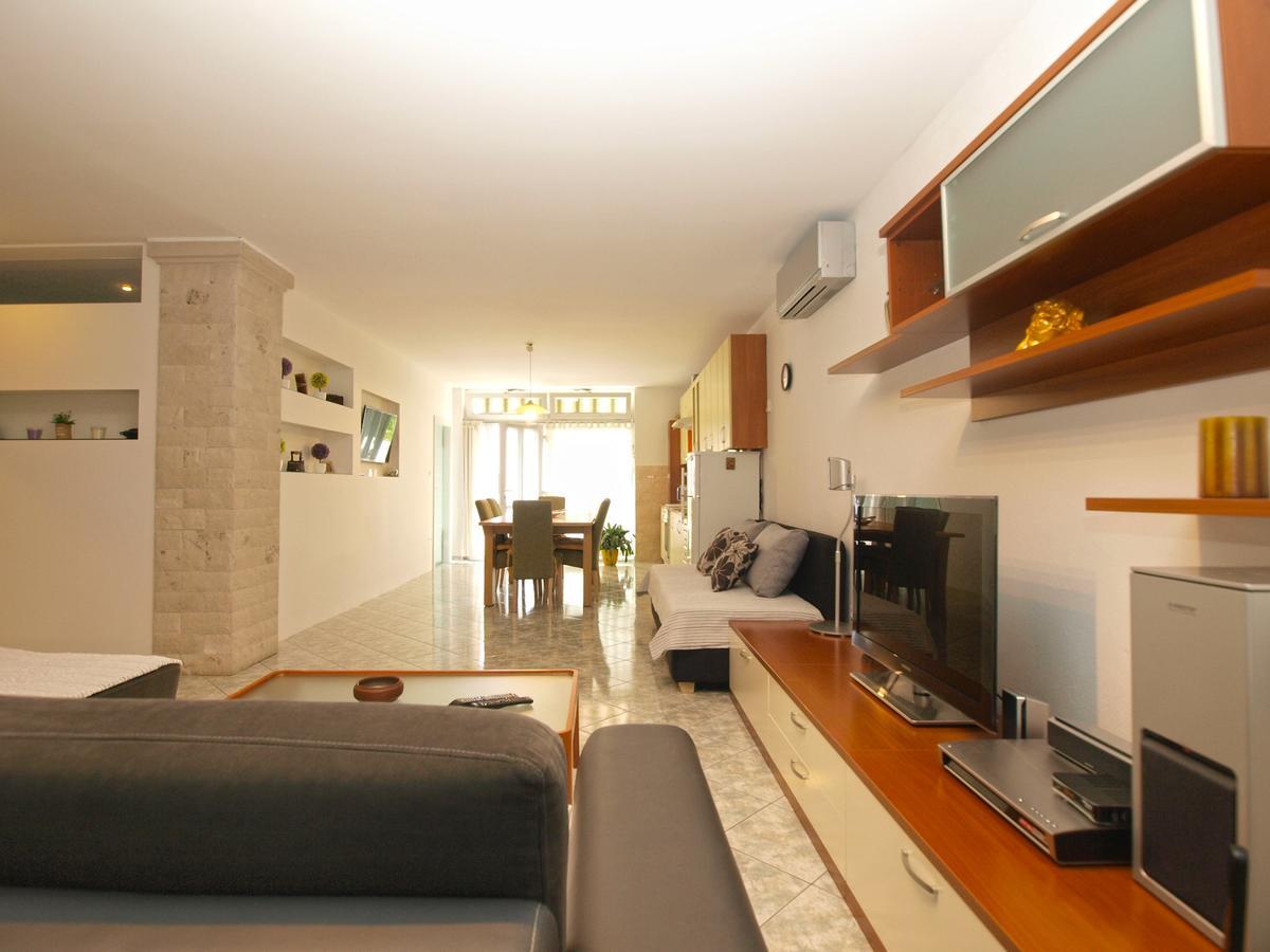 Apartments Slavka 1155 Pula Luaran gambar