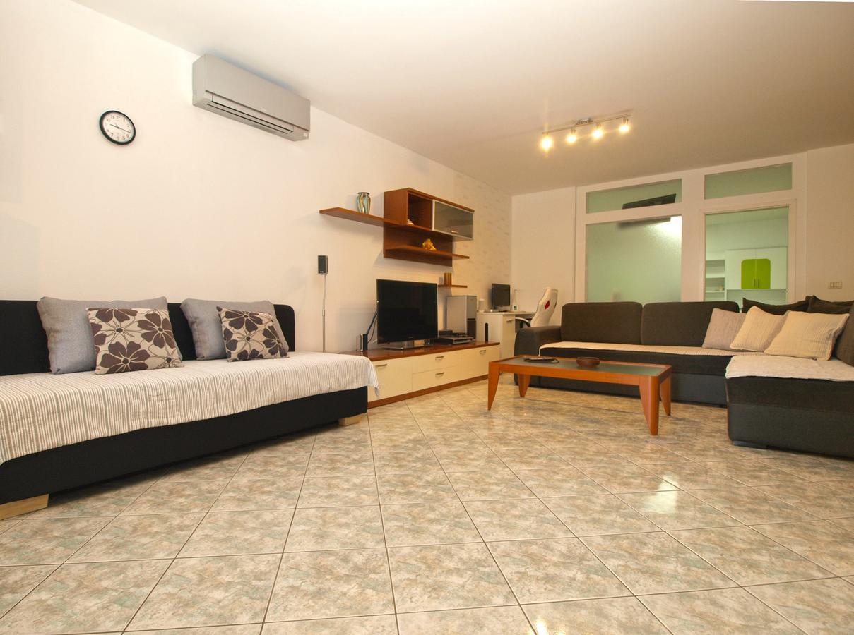 Apartments Slavka 1155 Pula Luaran gambar