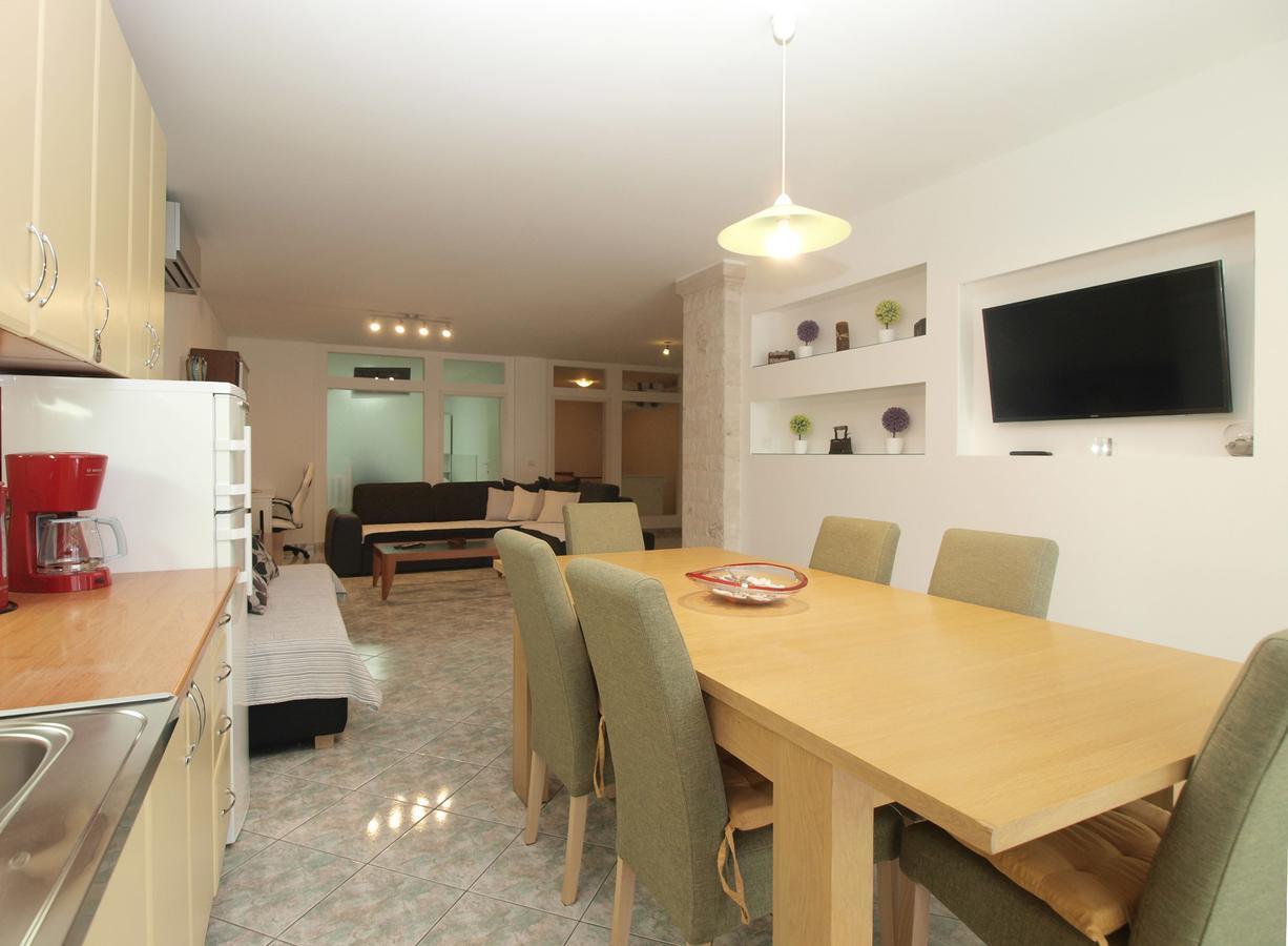 Apartments Slavka 1155 Pula Luaran gambar