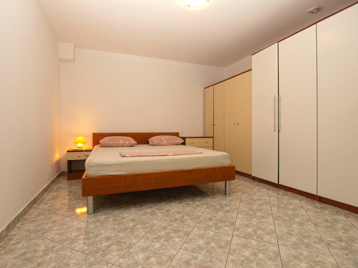 Apartments Slavka 1155 Pula Luaran gambar