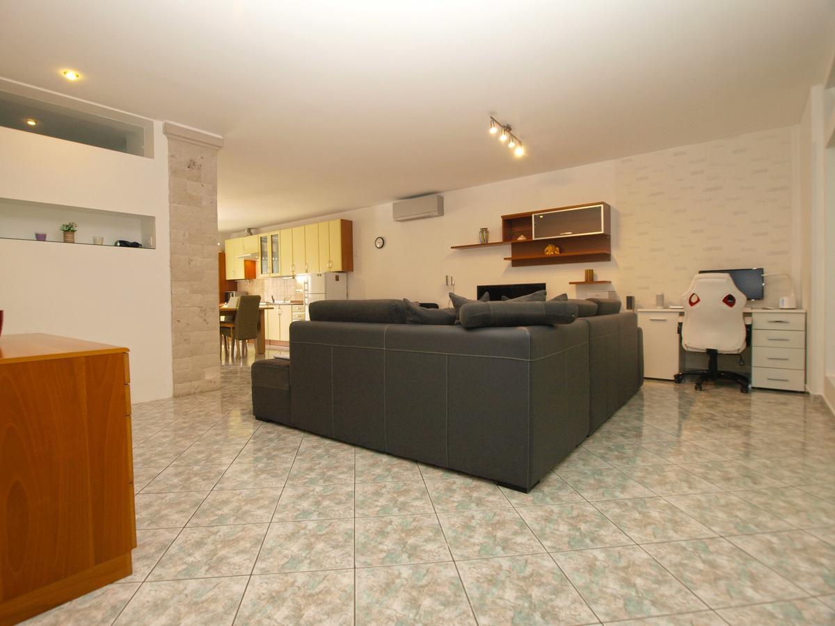 Apartments Slavka 1155 Pula Luaran gambar